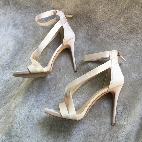 VINCE CAMUTO Imagine Devin ivory strappy stiletto heels 8.5 - Picture 12 of 12
